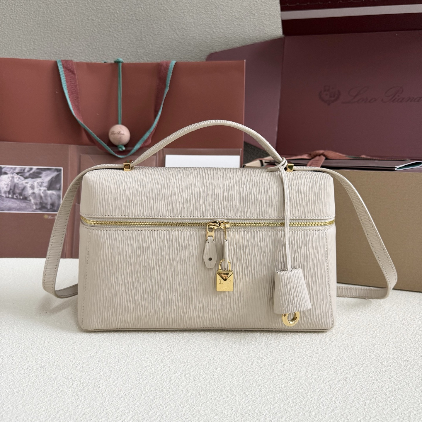 L0r0 P1ana Extra Pocket L27 Calfskin 16x27x10cm