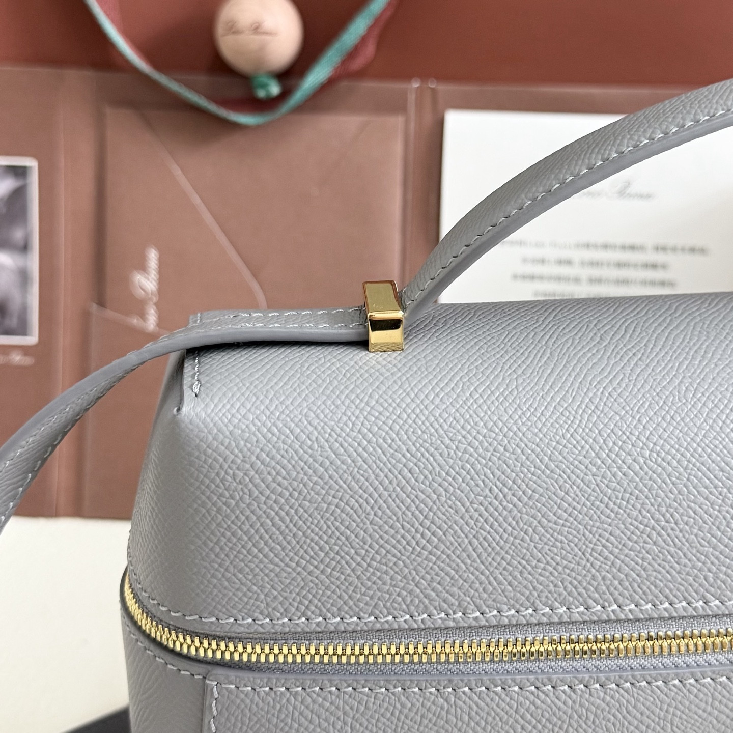 L0r0 P1ana Extra Pocket L27 Calfskin 16x27x10cm