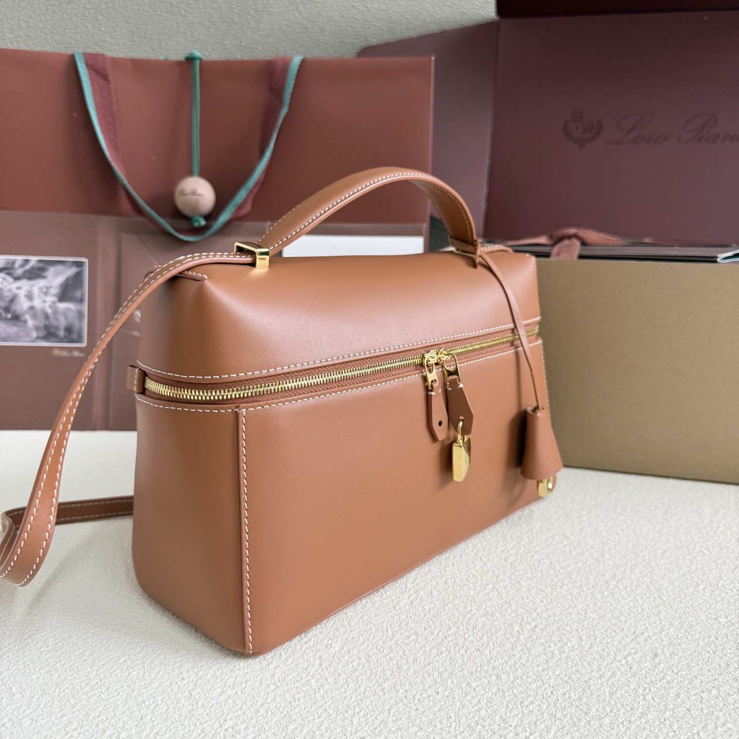 L0r0 P1ana Extra Pocket L27 Calfskin 16x27x10cm