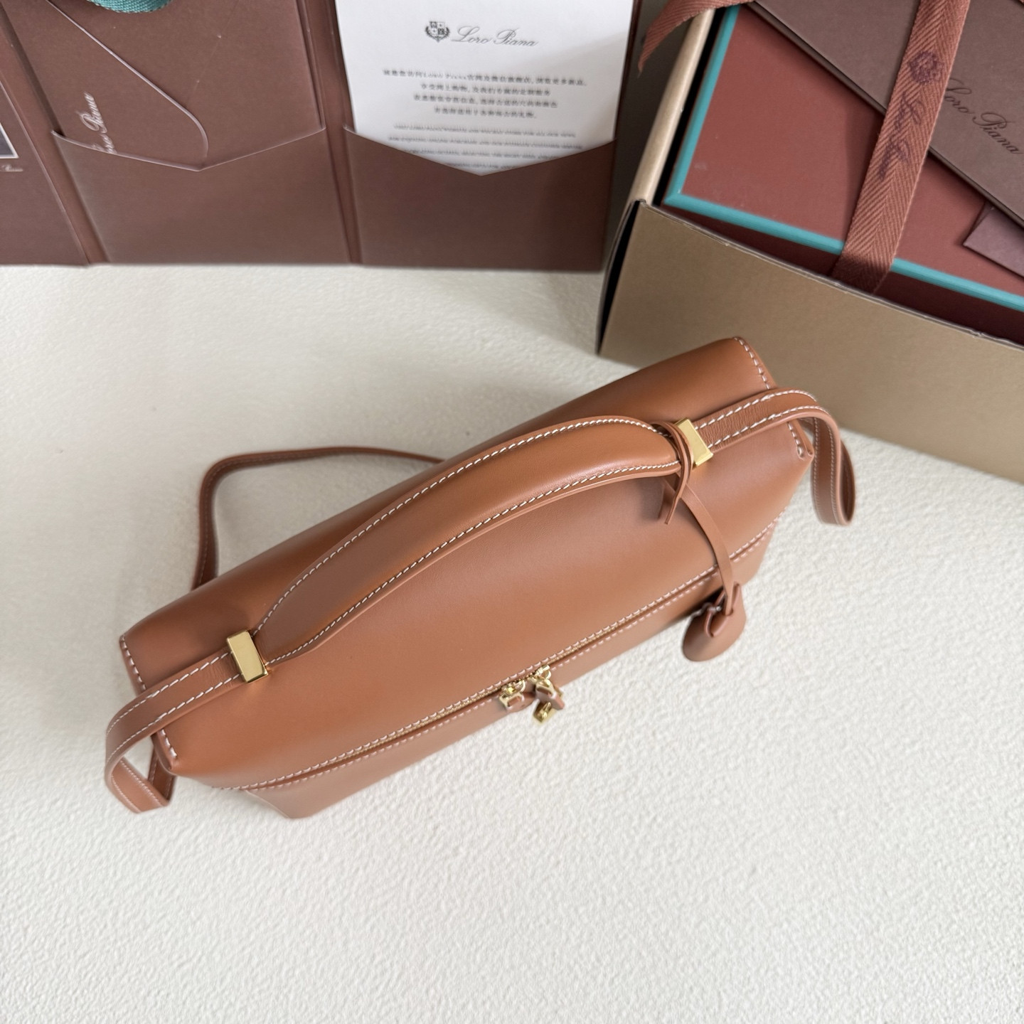 L0r0 P1ana Extra Pocket L27 Calfskin 16x27x10cm