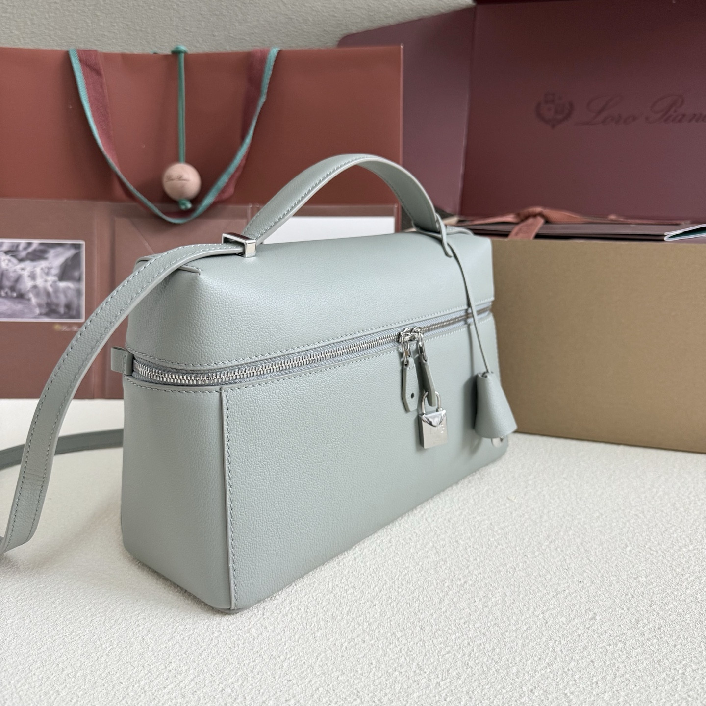 L0r0 P1ana Extra Pocket L27 Calfskin 16x27x10cm
