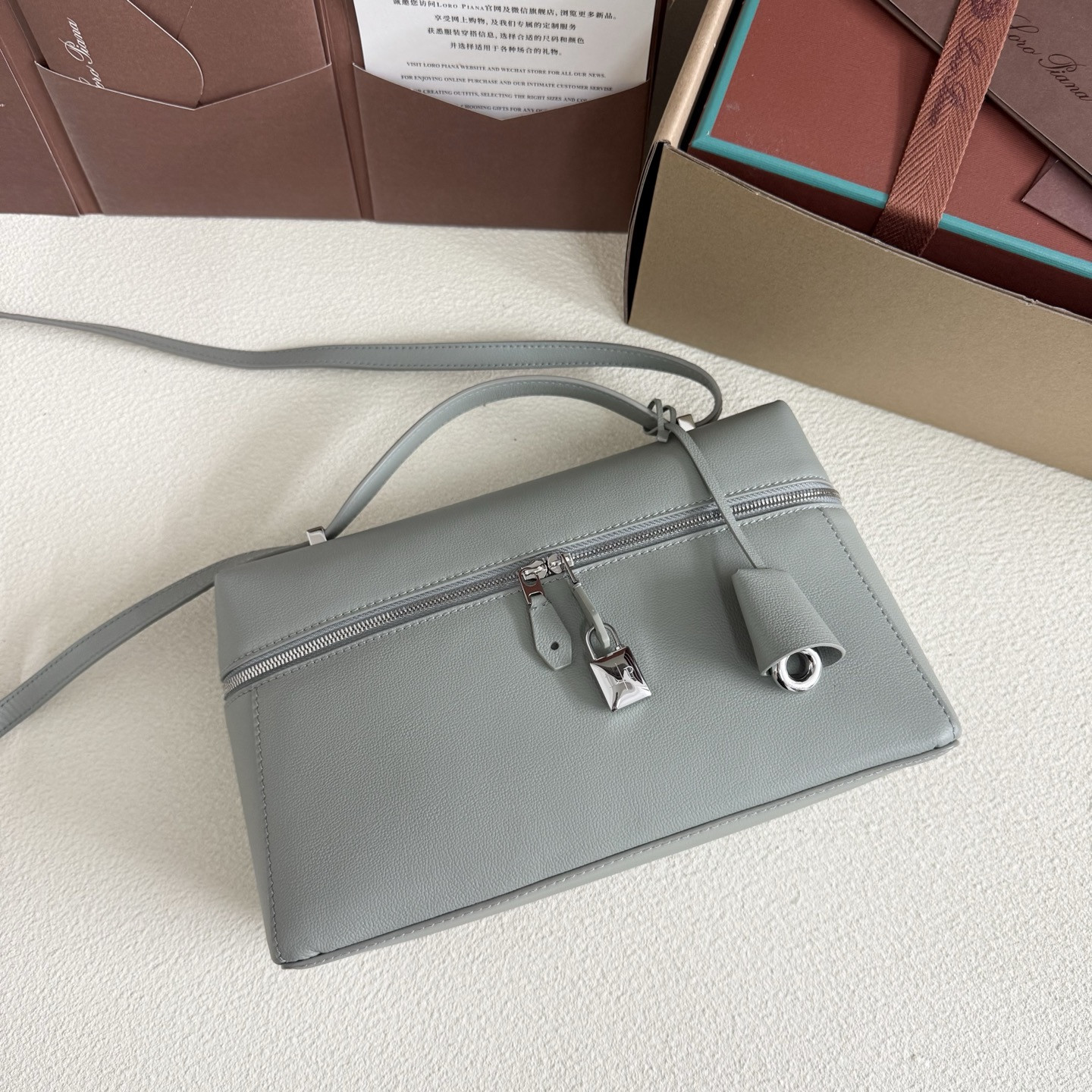 L0r0 P1ana Extra Pocket L27 Calfskin 16x27x10cm