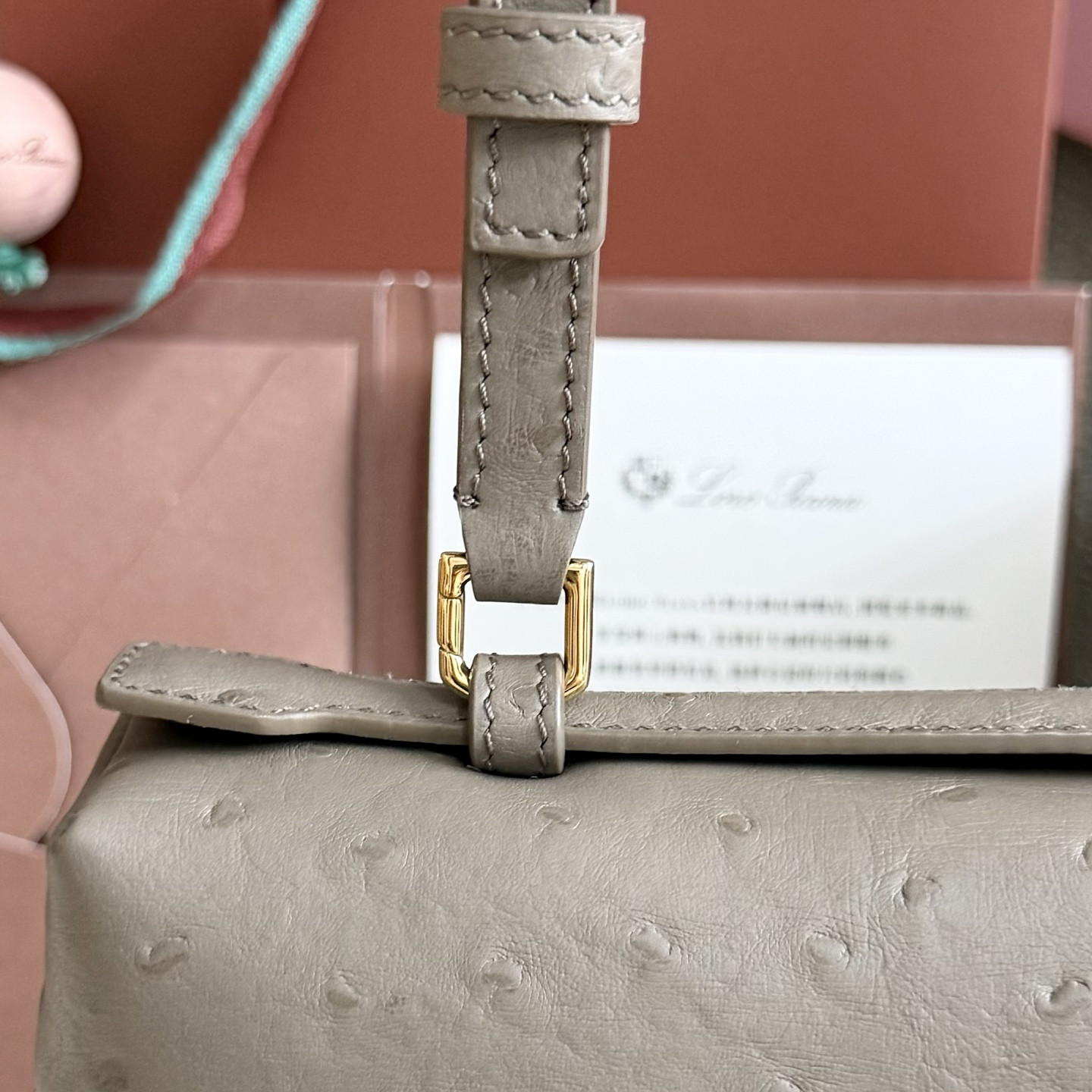 L0r0 P1ana Extra Pocket L27 Ostrich-grained Leather 16x27x10cm
