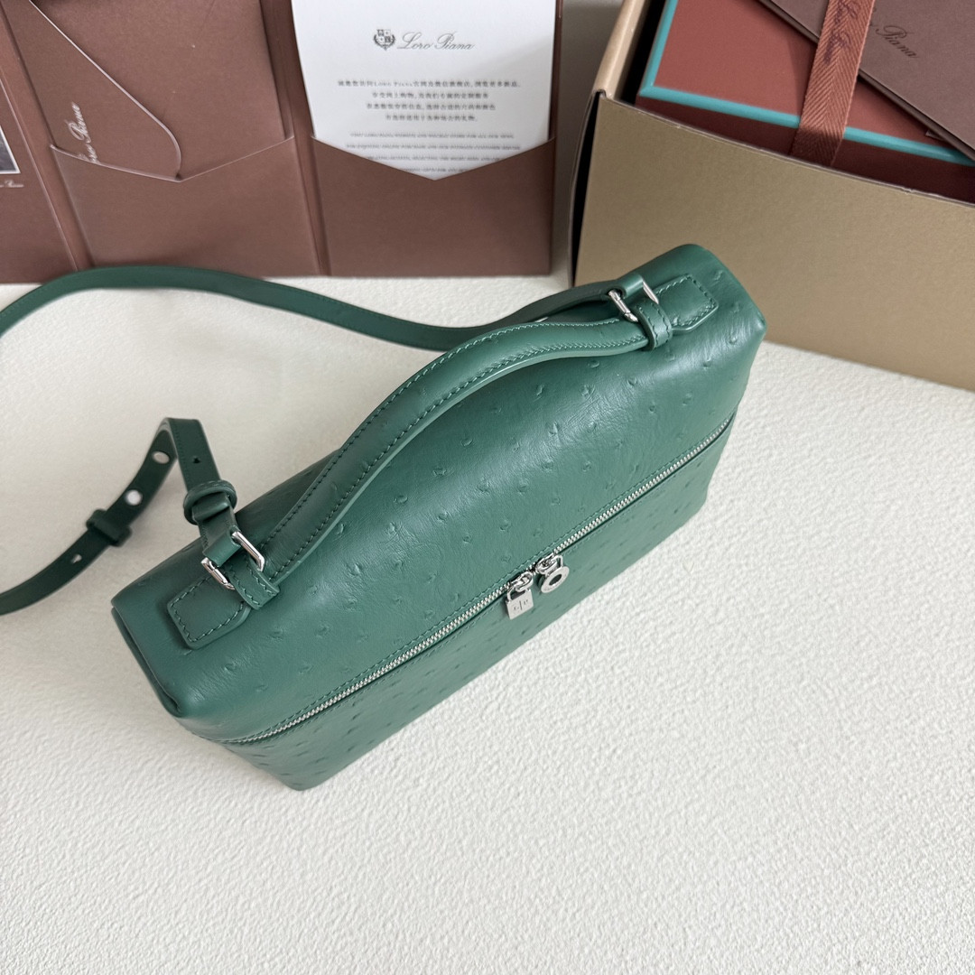 L0r0 P1ana Extra Pocket L27 Ostrich-grained Leather 16x27x10cm