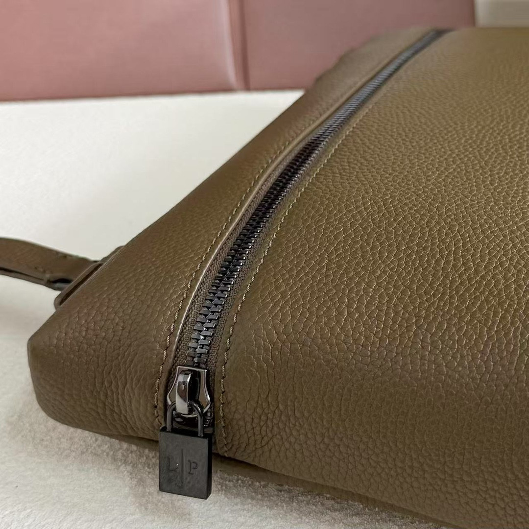 L0r0 P1ana Extra pouch L29 29x18x5cm