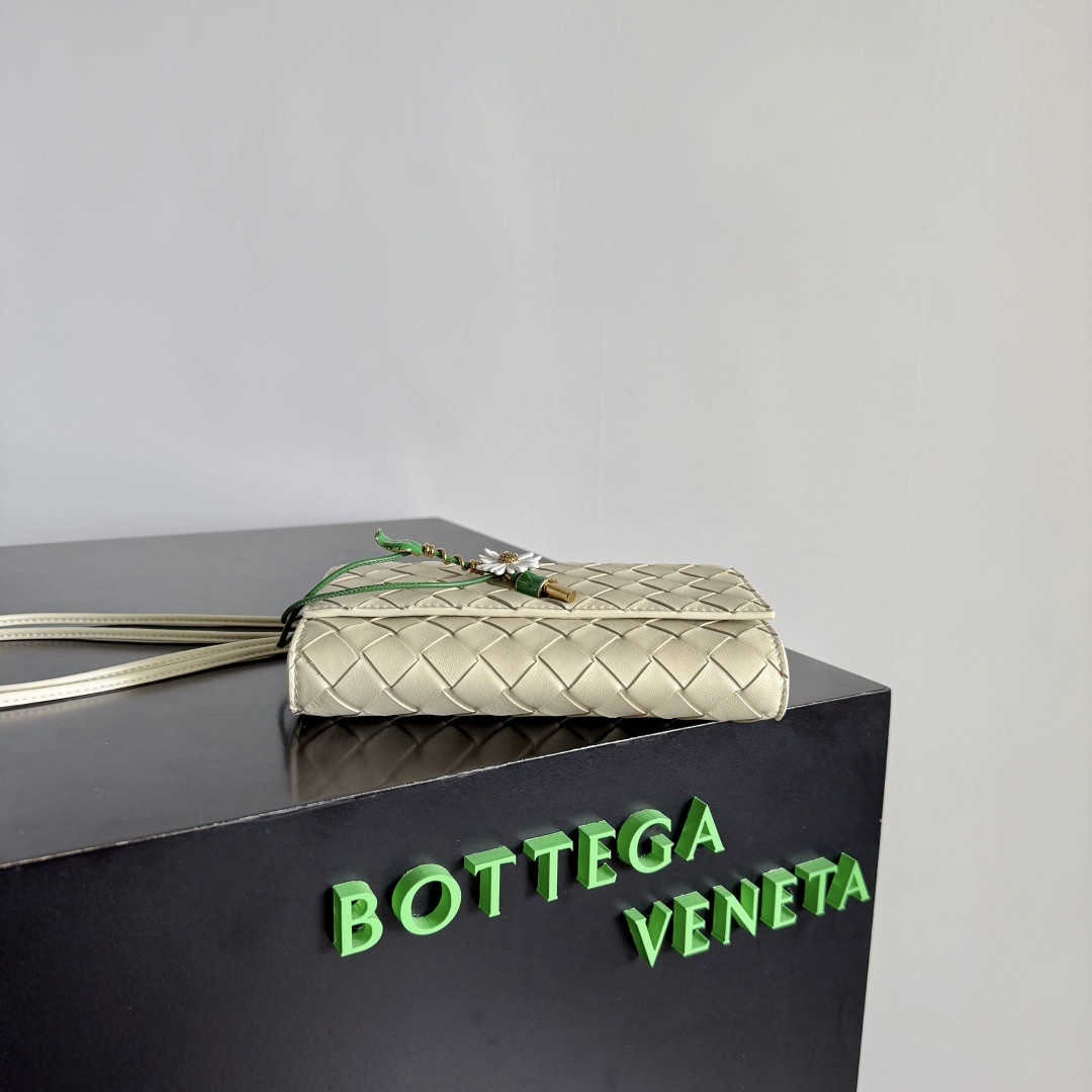 B0tt*ga Ven*ta Andiamo Daisy Pouch 12.6x19x2cm