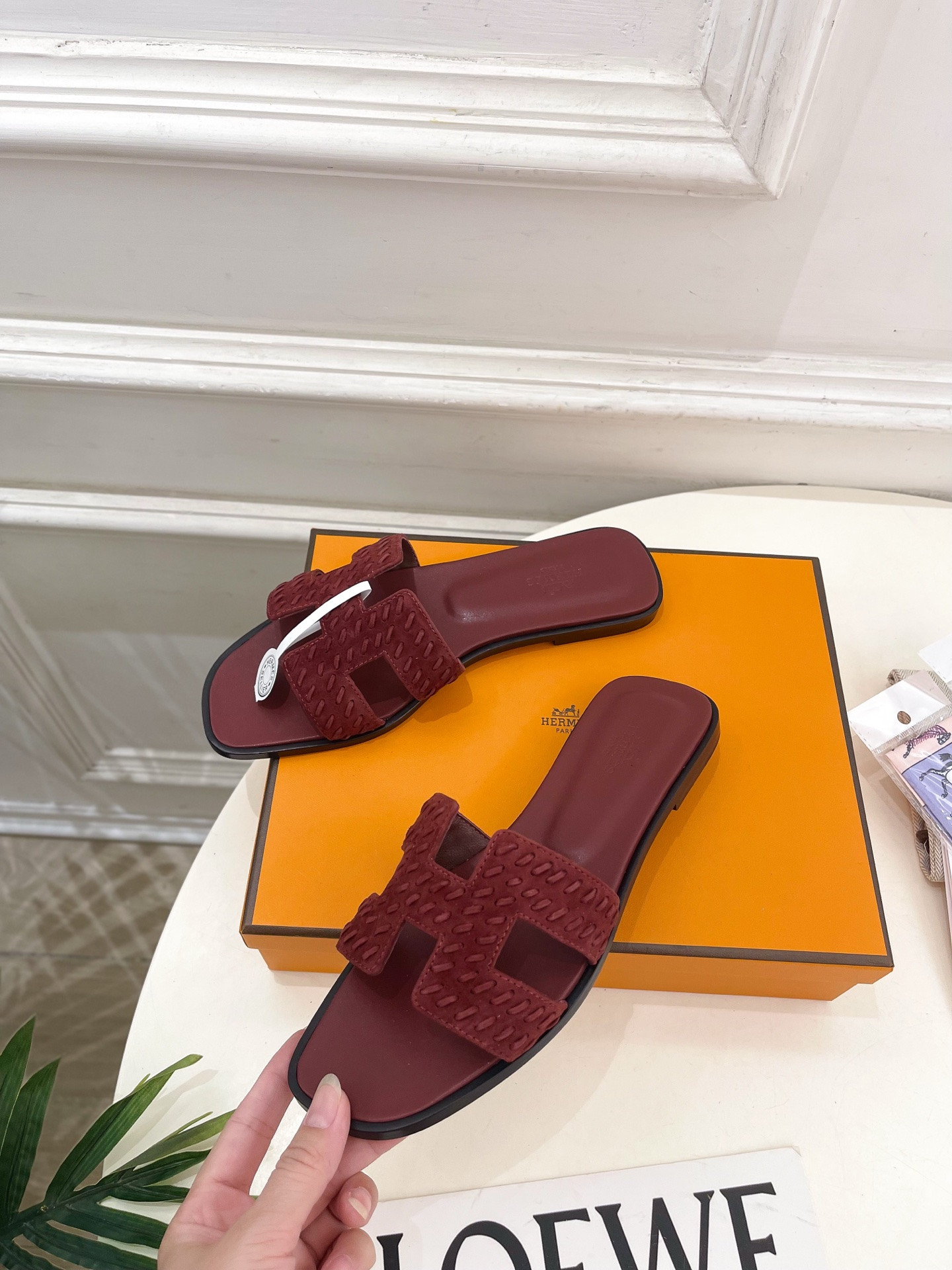 UA H**me5 Oran sandal