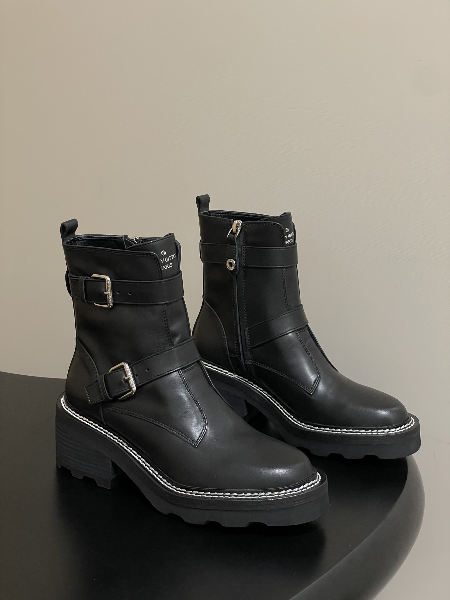 UA LV BEAUBOURG Ankle Boots