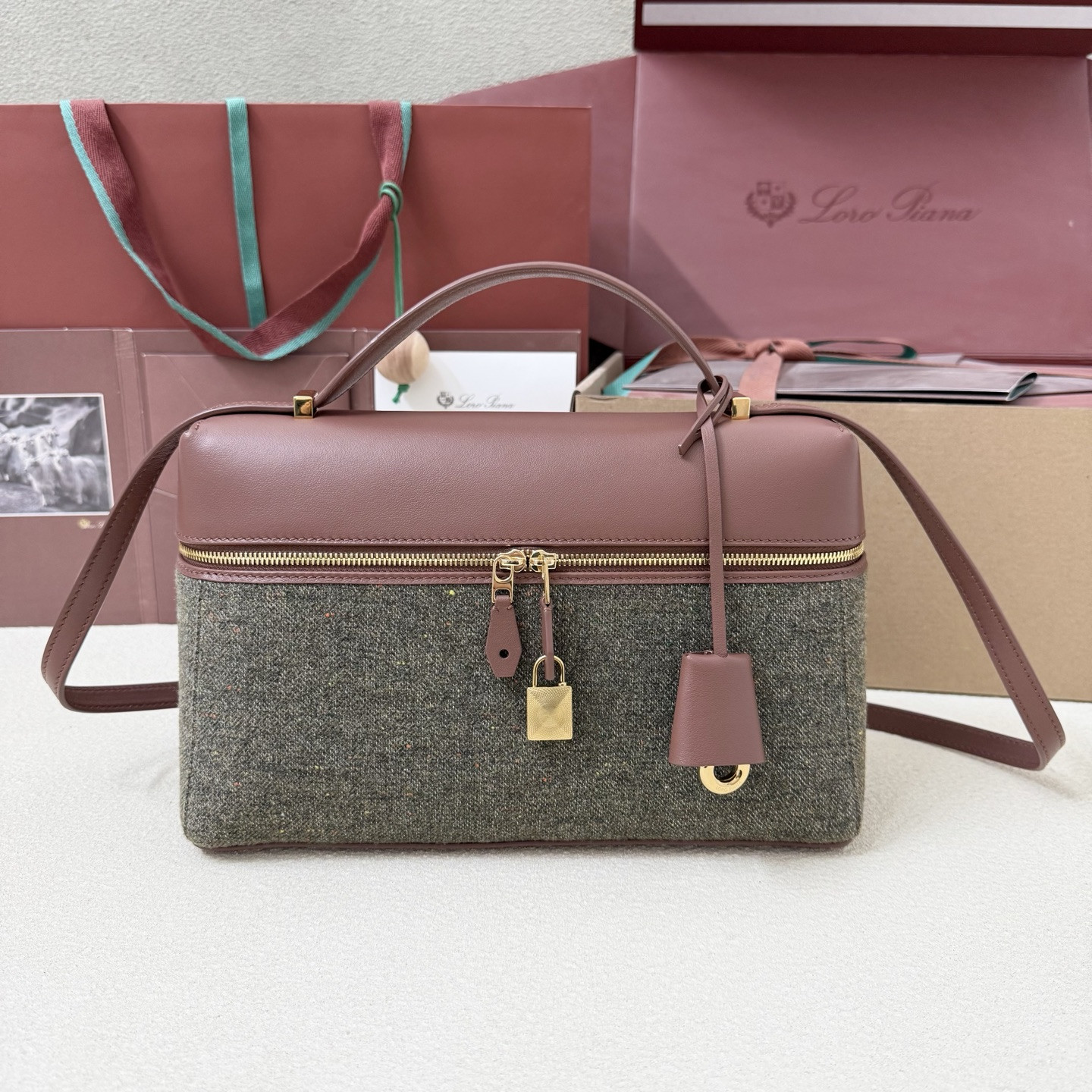 L0r0 P1ana Extra Pocket L27 16x27x10cm