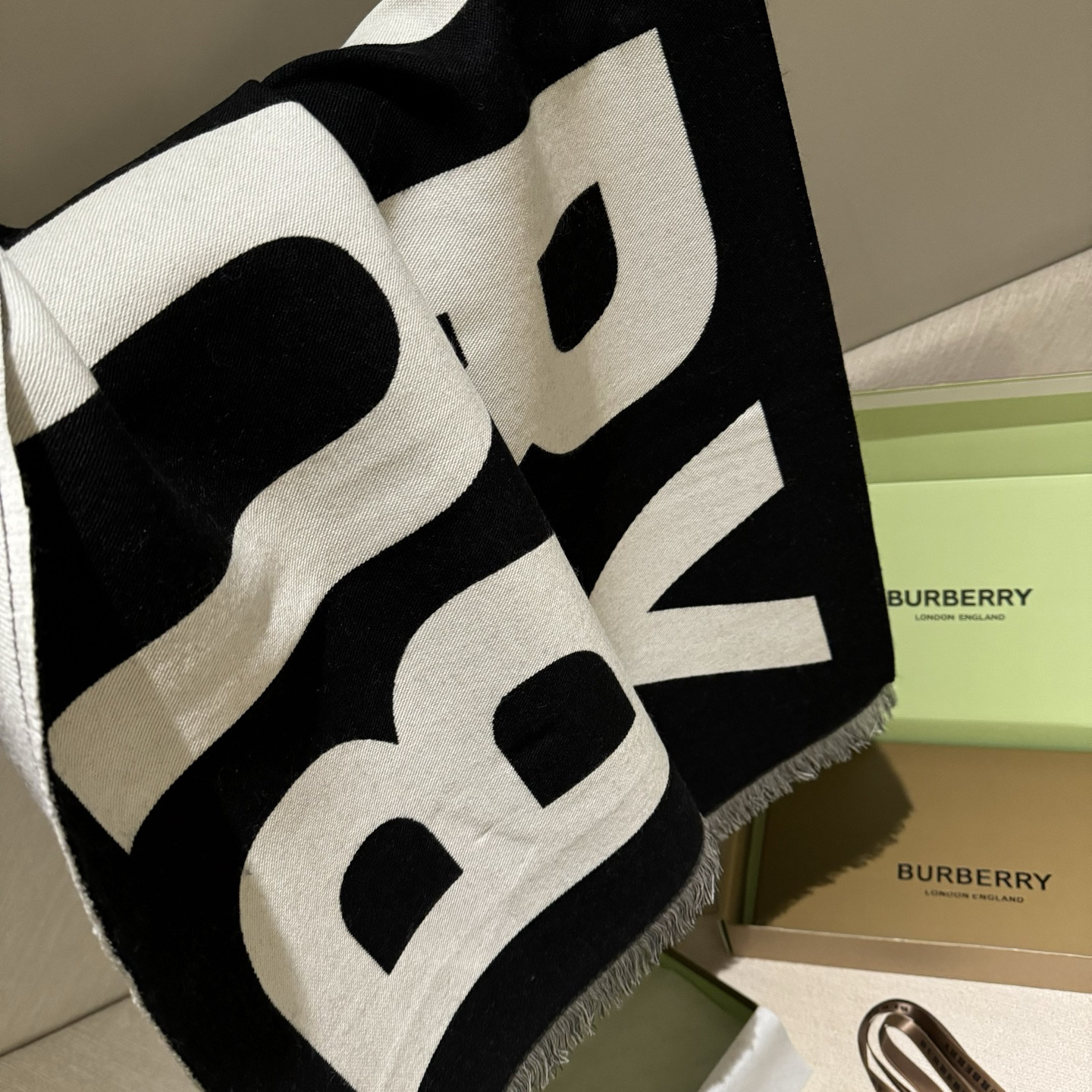 Bv*b*rry scarf 33x188cm 100% wool