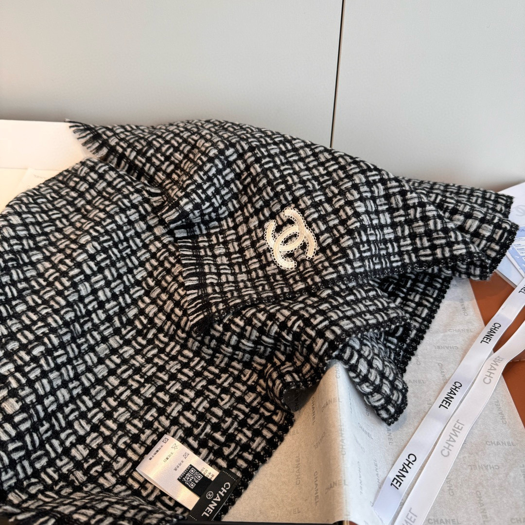 Ch**el scarf 38x185cm 100% cashmere
