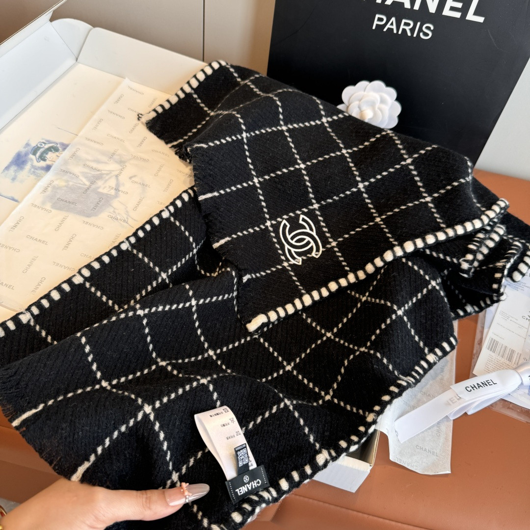 Ch**el scarf 38x185cm 100% cashmere