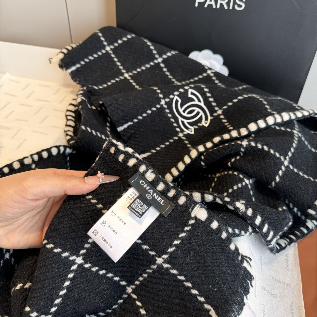 Ch**el scarf 38x185cm 100% cashmere