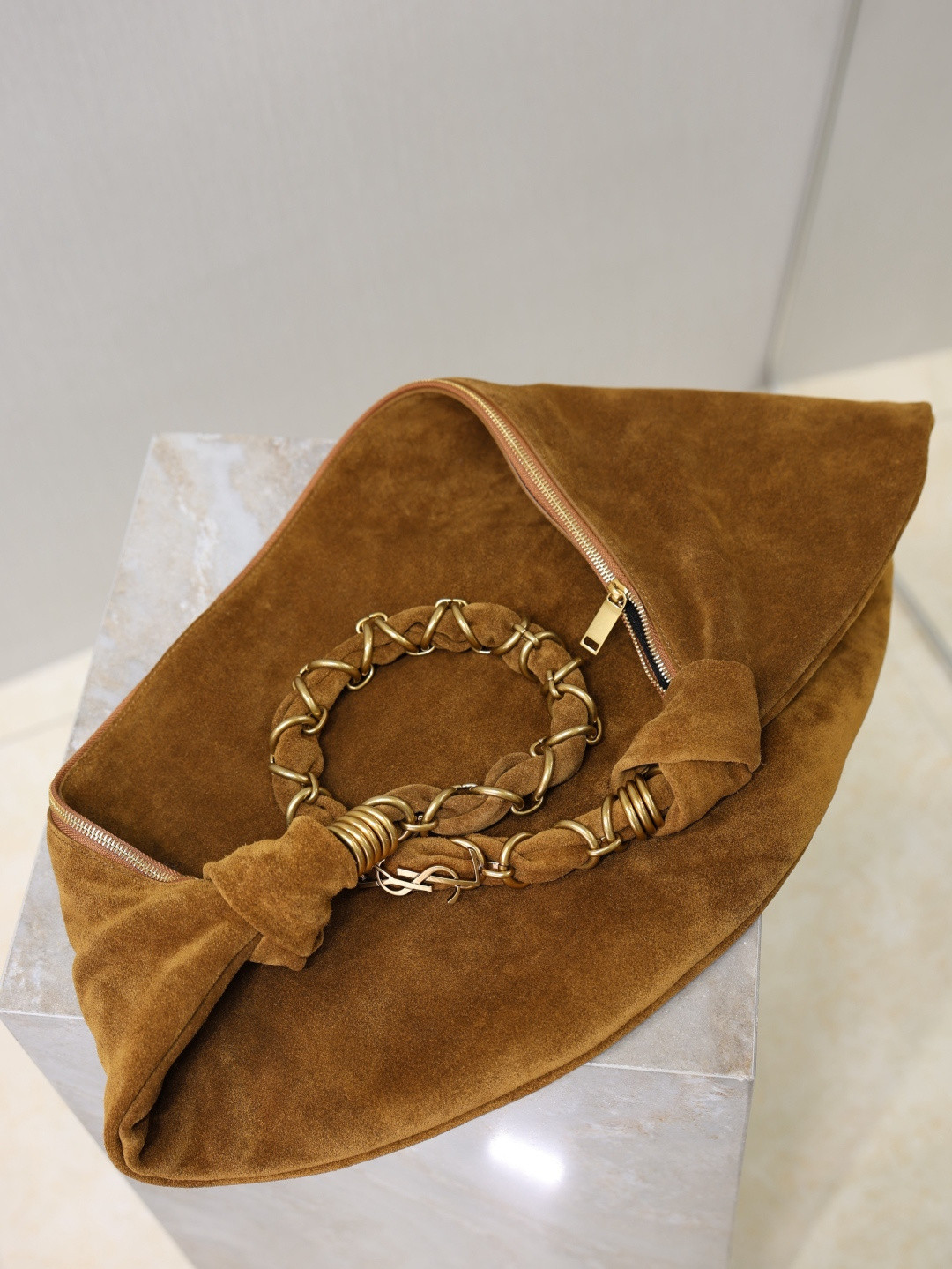Y51 AMALIA Hobo in Suede 23-62x28x4cm