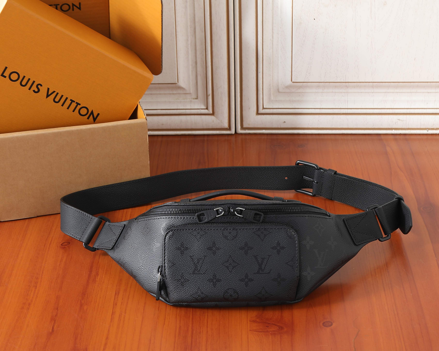 LV RUSH Waist Bag M26763 15x8x30cm